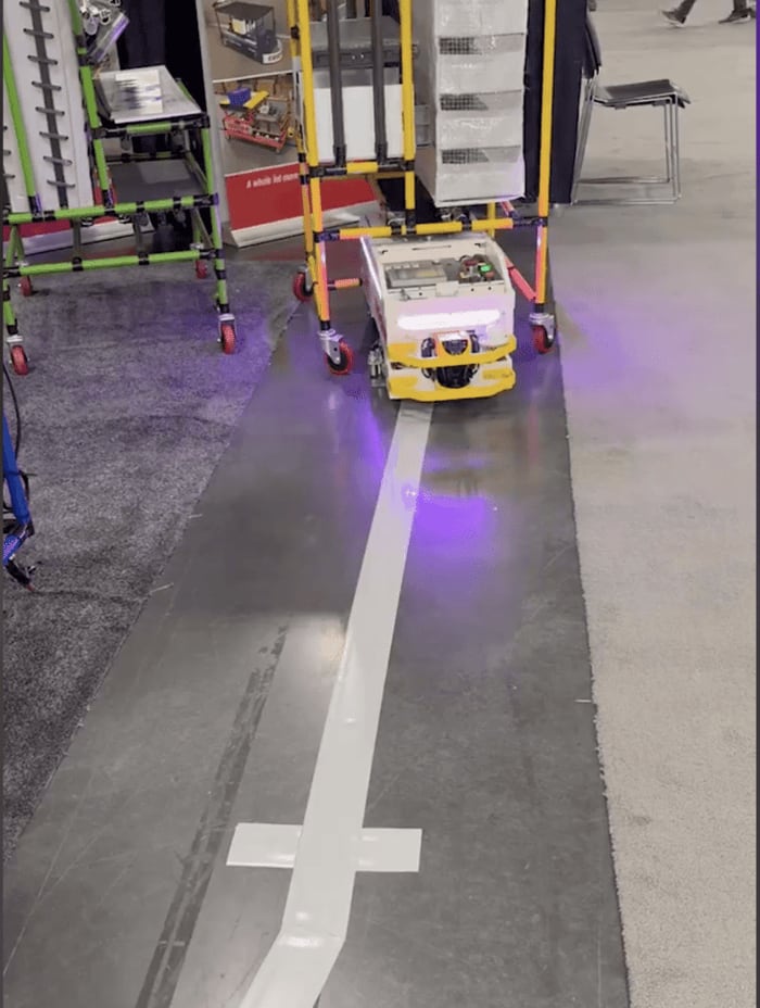 Intel_frente_al_reloj_por_sus_robots_de_fábrica